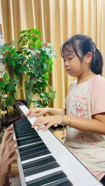 Giờ tập đàn tại trung tâm