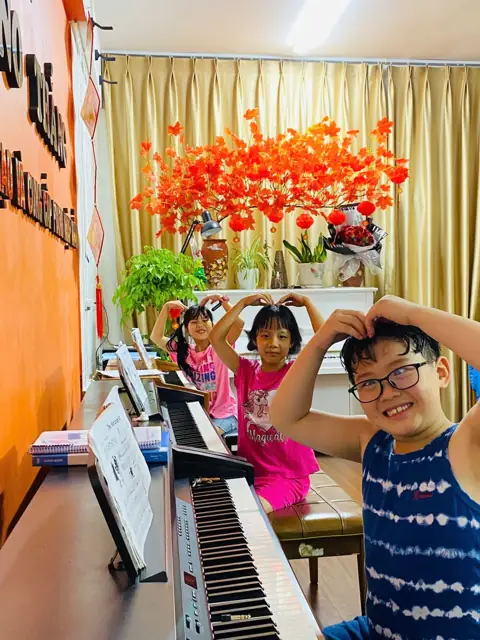 Giờ học vui vẻ cùng bạn bè