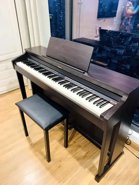 Piano điện Roland màu gỗ