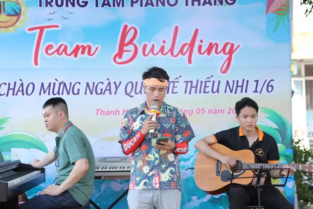 Biểu diễn guitar và piano ngày 1/6