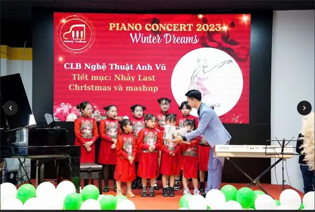 Piano Concert 2023 Winter Dreams – trao quà học viên